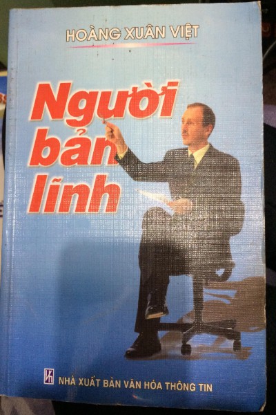 nguoi-ban-linh-hoang-xuan-viet